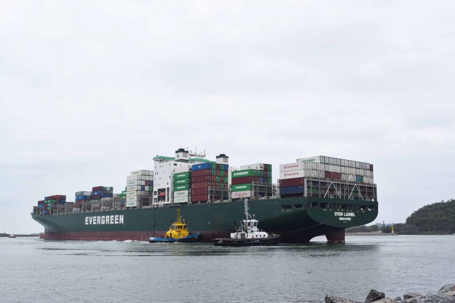 Complexo Portuário de Itajaí recebe o primeiro navio “gigante” .